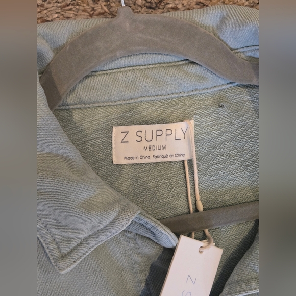 Z Supply All Day Knit Denim Jacket Size MEDIUM- (Tiny Hole Near Neck) - Picture 11 of 13
